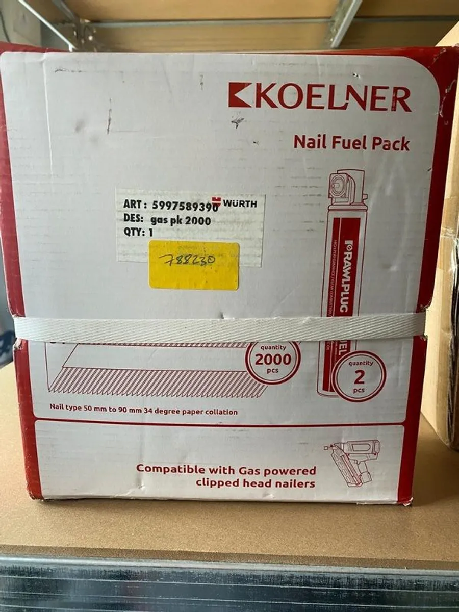 Box of 2000 nails and 2 fuel cells - Image 1