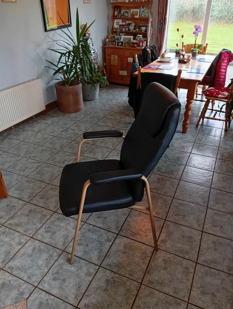 Orthopedic chair - Image 1