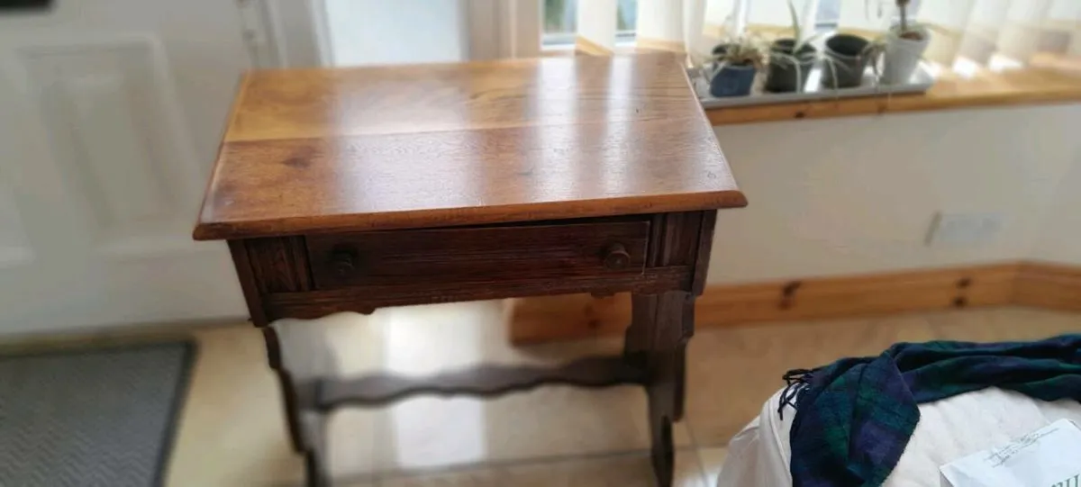 Solid oak table - Image 1