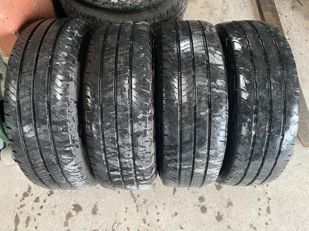 Wheels off a 23 reg VW Transporter - Image 1