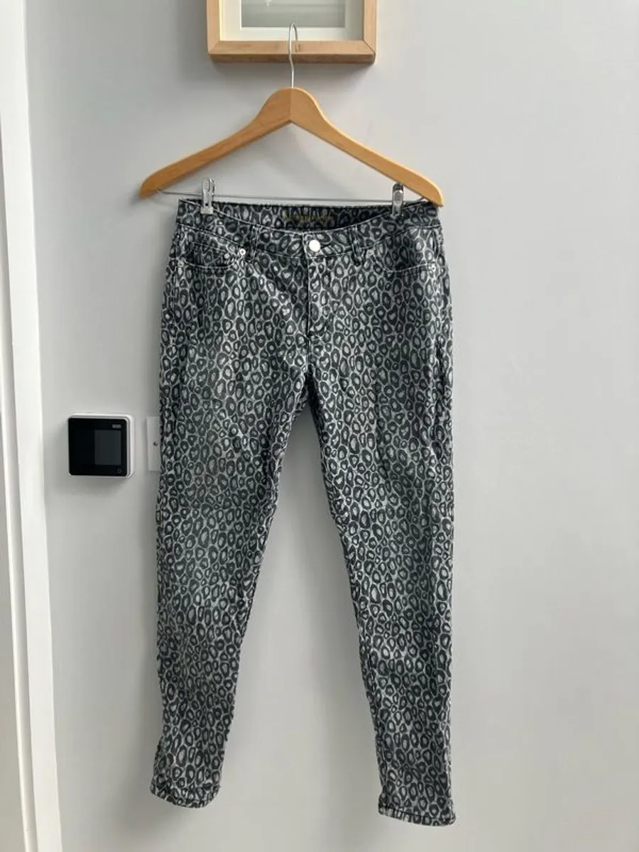 Michael Kors Izzy Skinny Grey Leopard Print Jeans Petite - Image 1