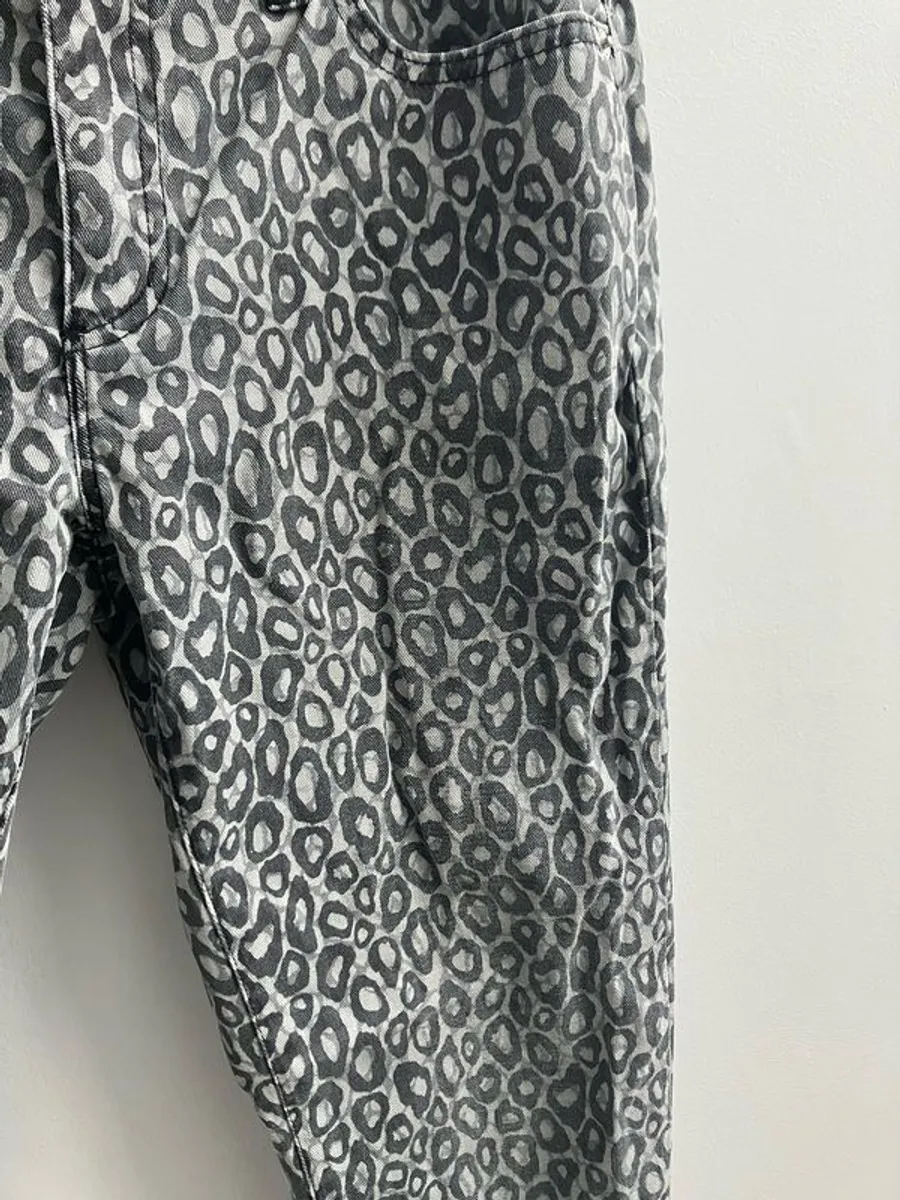 Michael Kors Izzy Skinny Grey Leopard Print Jeans Petite - Image 2