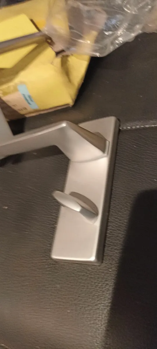 2 Sets of 1970's Sadler Suite Bathroom Handles - Image 1