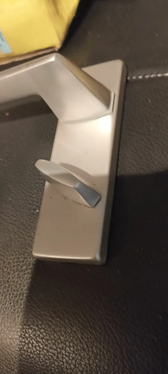 2 Sets of 1970's Sadler Suite Bathroom Handles - Image 3