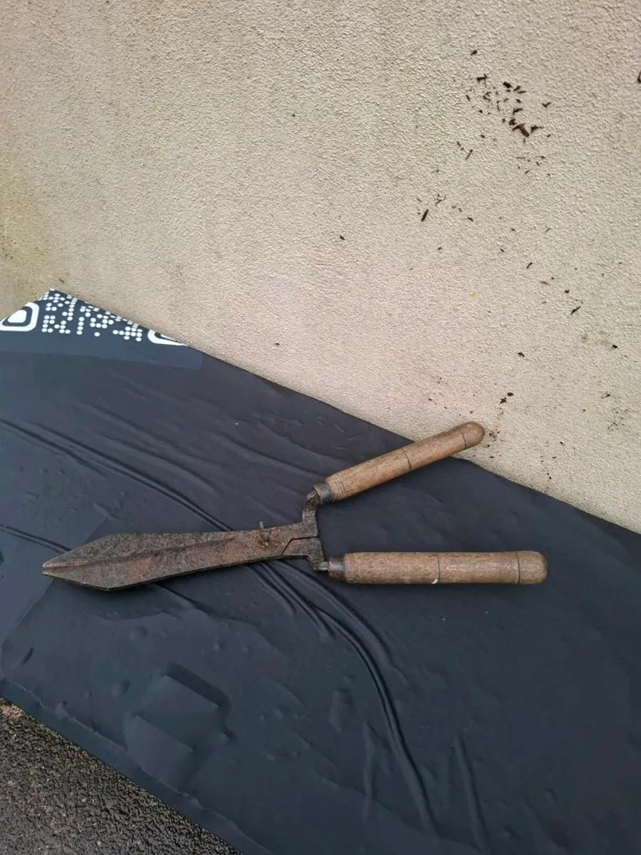 Vintage shears tool postage possible