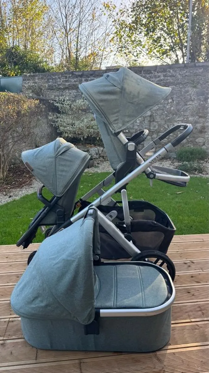 Vista V2 Pram/Carrycot + Rumble Seat - Image 1