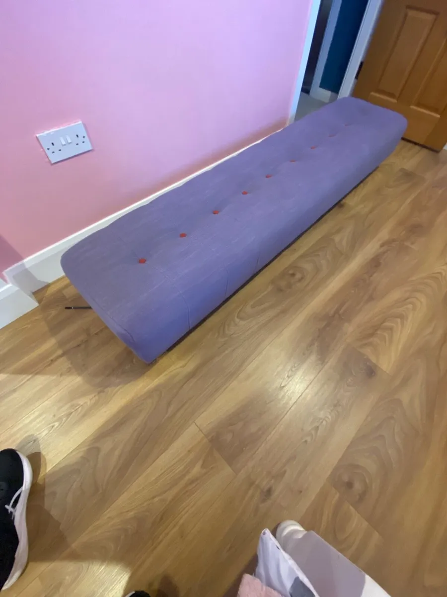 Low size seating bench - Image 1