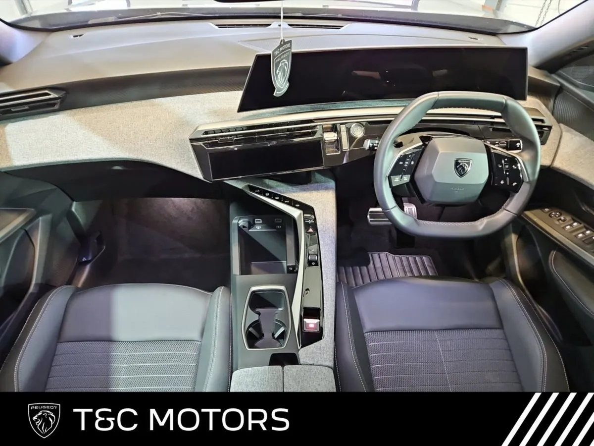 Peugeot 3008 E3008 73kwh 210BHP Allure - Image 3