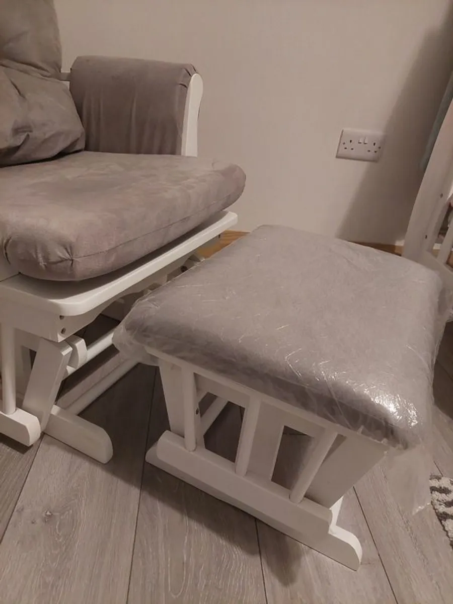 Babylo Nursing Chair & Footstool - Image 3