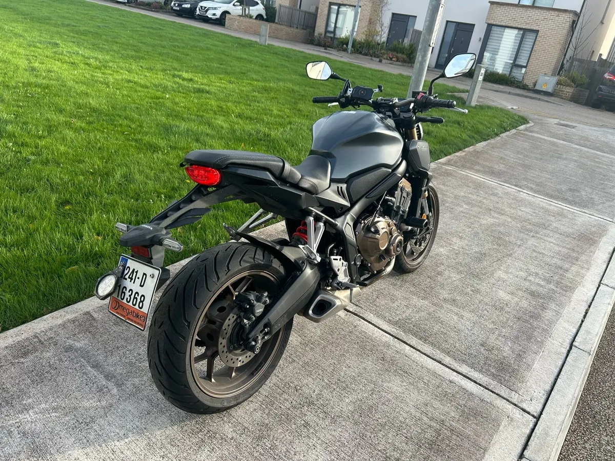 2024 Honda CB650R – 6K KM – Excellent Condition - Image 4