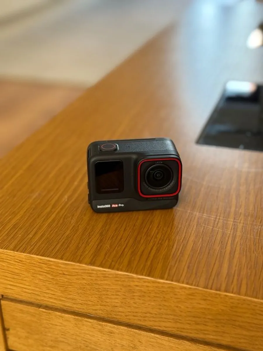 Insta360 Ace Pro & Accessories - Image 4