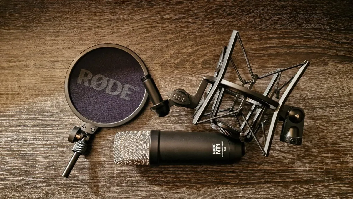 Rode NT-1 Microphone w/ pop guard/ shock - MINT - Image 1