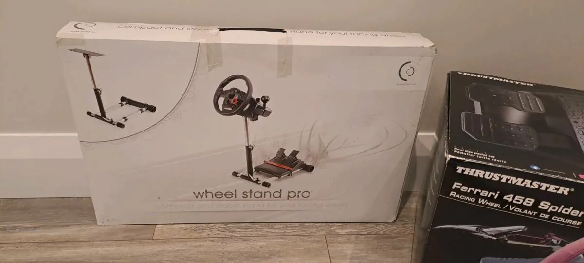 Thrustmaster Ferrari 458 Racing Wheel & Stand - Image 2