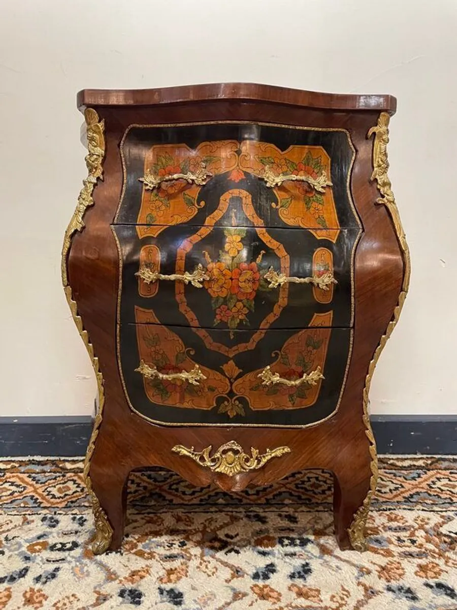 Beautiful Louis XV Style Bombe Chest of Drawers - Image 1