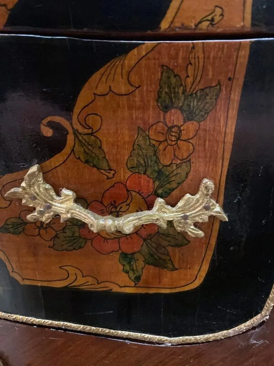 Beautiful Louis XV Style Bombe Chest of Drawers - Image 3