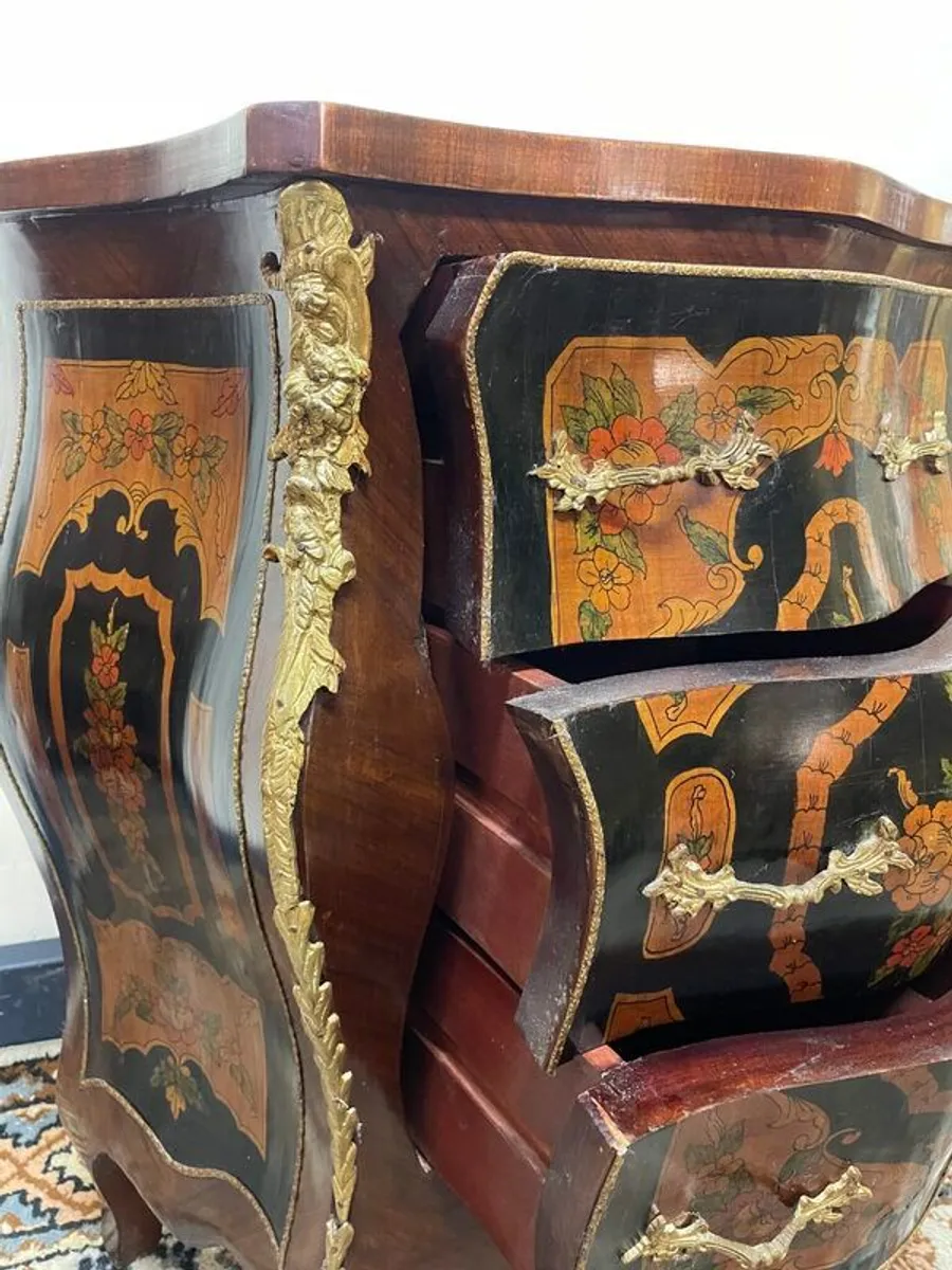 Beautiful Louis XV Style Bombe Chest of Drawers - Image 4