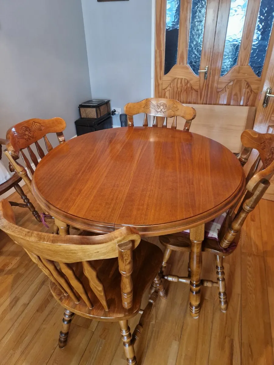 Dining table and 6 chairs (2 carvers) - Image 3
