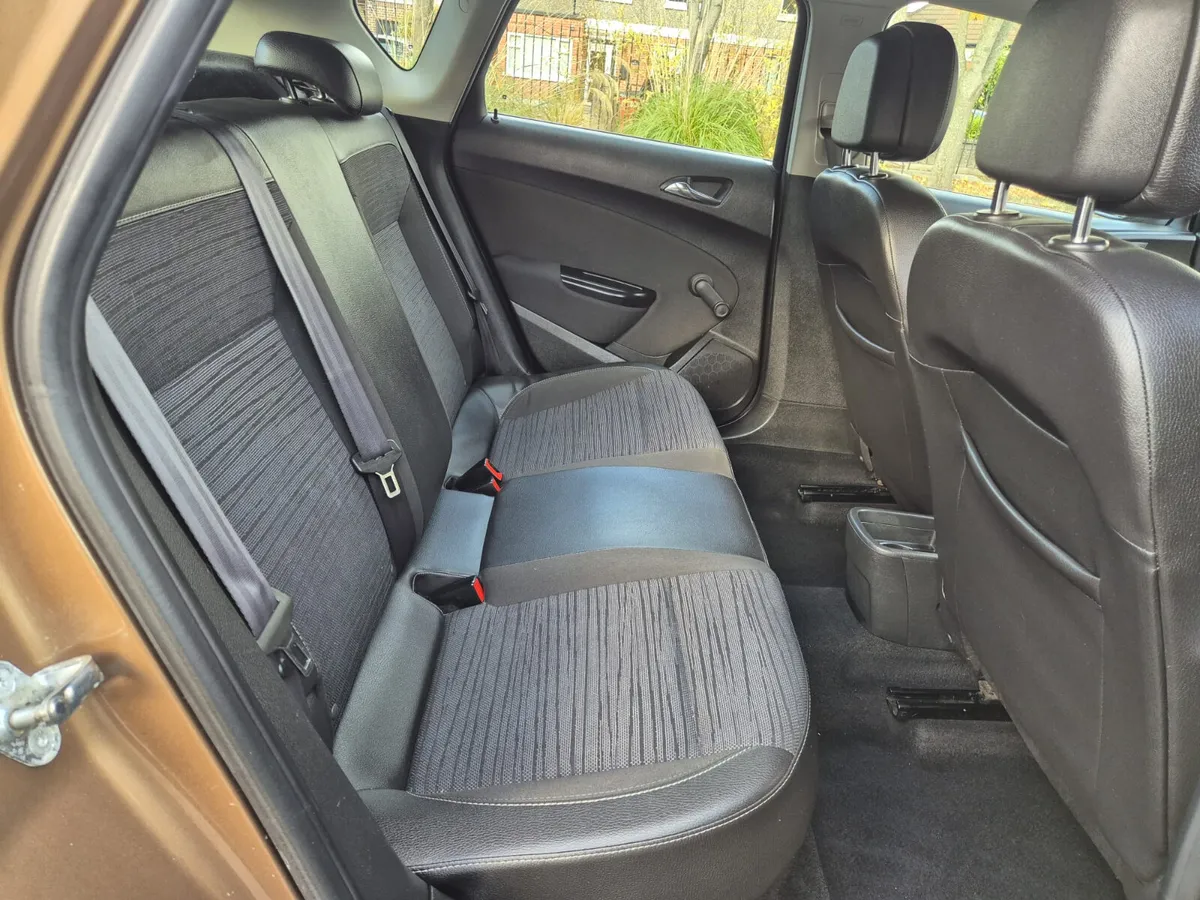 Stunning Opel Astra 2015 3 MONTHS WARRANTY - Image 4