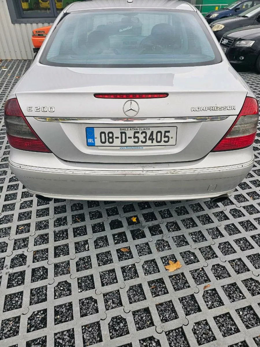 Mercedes E200 kompressor avantgarde AMG - Image 2