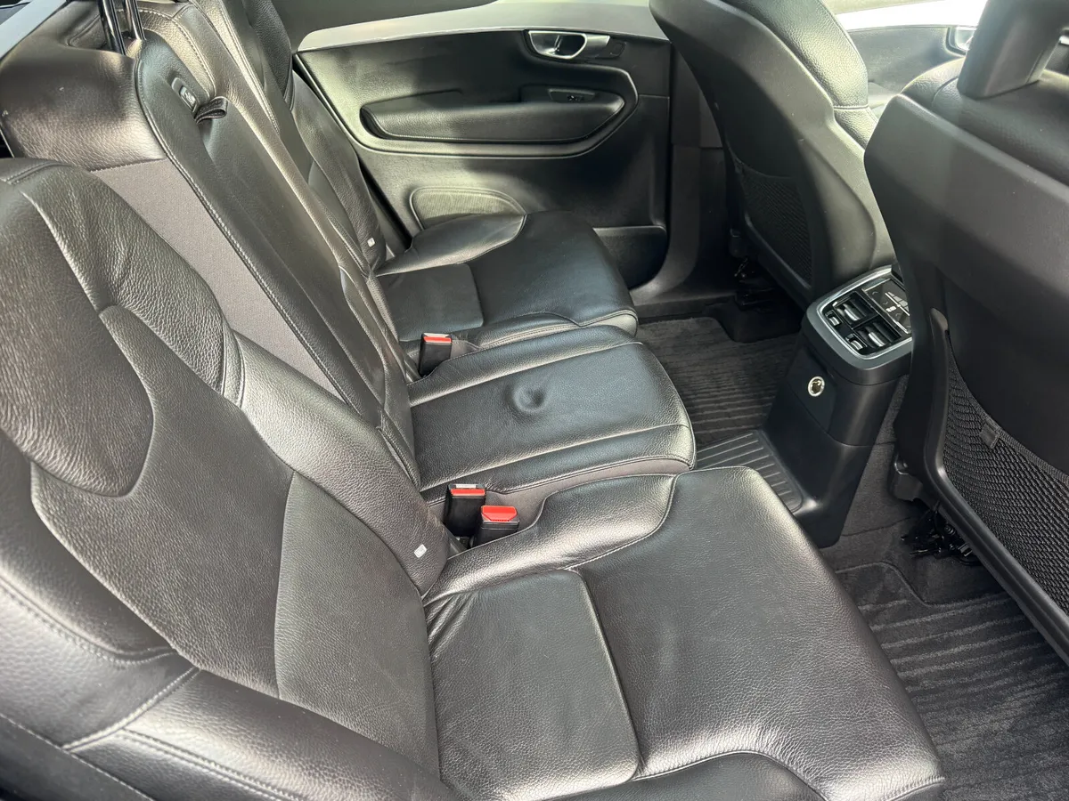 2017 Volvo XC90 2.0 T8 Pan Roof Plug In Hybrid - Image 4