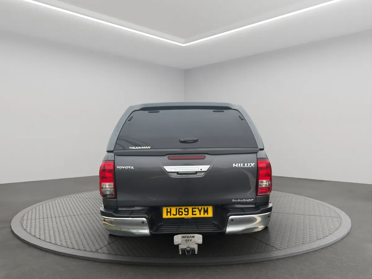 2019 Toyota Hilux Invincible X - Image 4