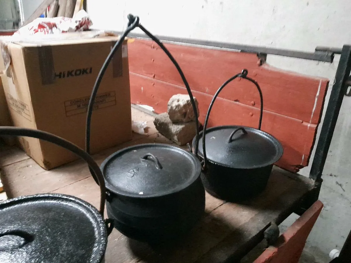 Kettles and pots - Image 4