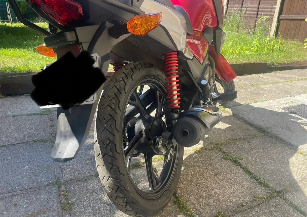 Honda CB125F 2024 - Image 4