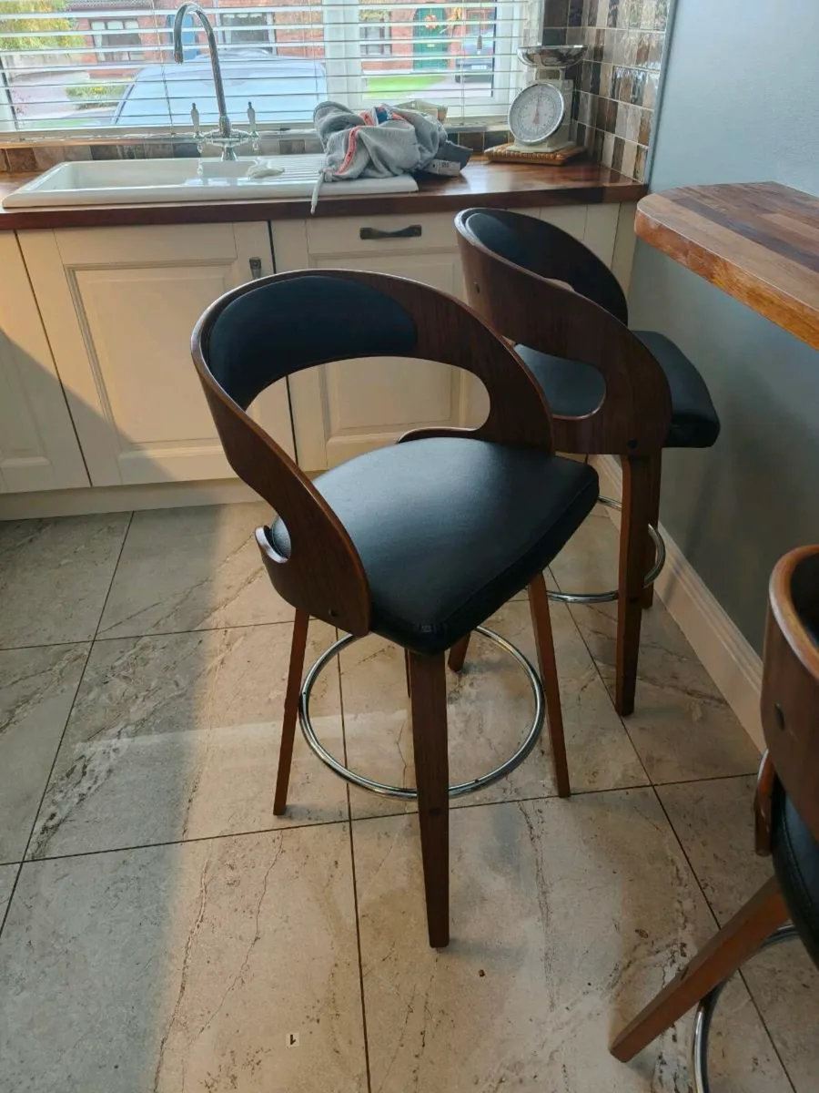4 Kitchen Stools - Image 1