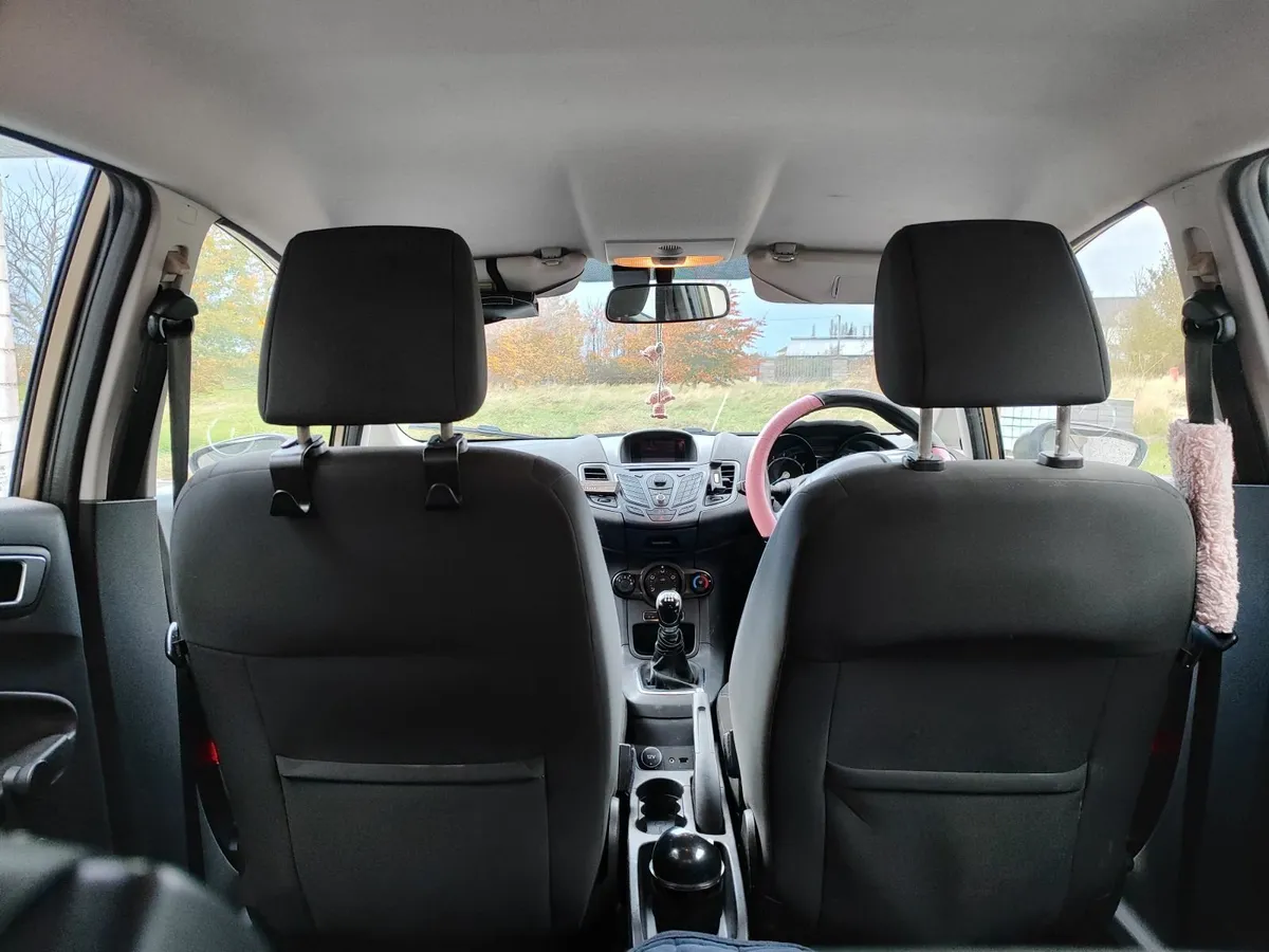 Ford Fiesta 2013 - Image 2