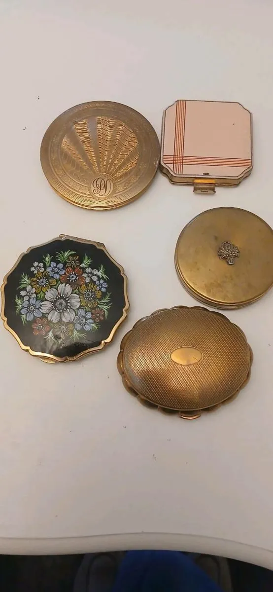5 Vintage Compacts - Image 1