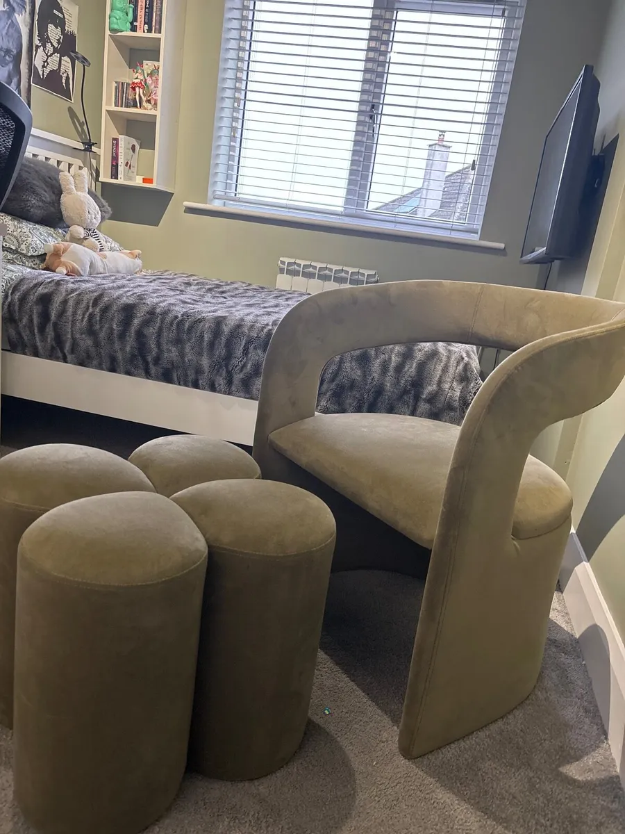 Armchair with with footstool - Image 2