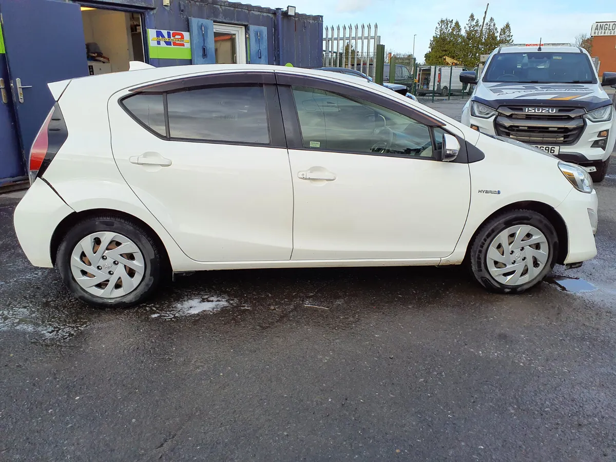 Over 100 Repairable Cars for Sale - Image 1