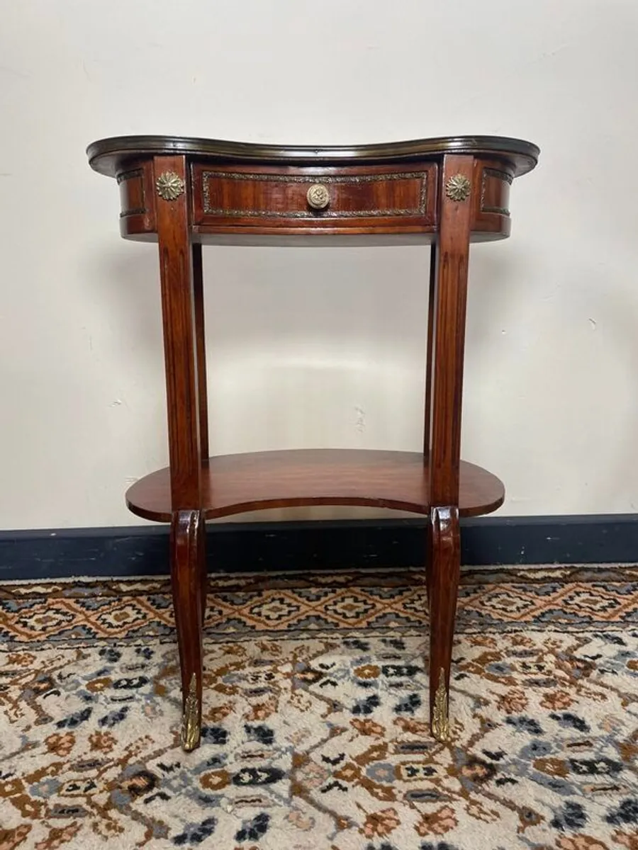 Small Kidney Shape Mahogany Veneer Side or Console Table. - Image 1