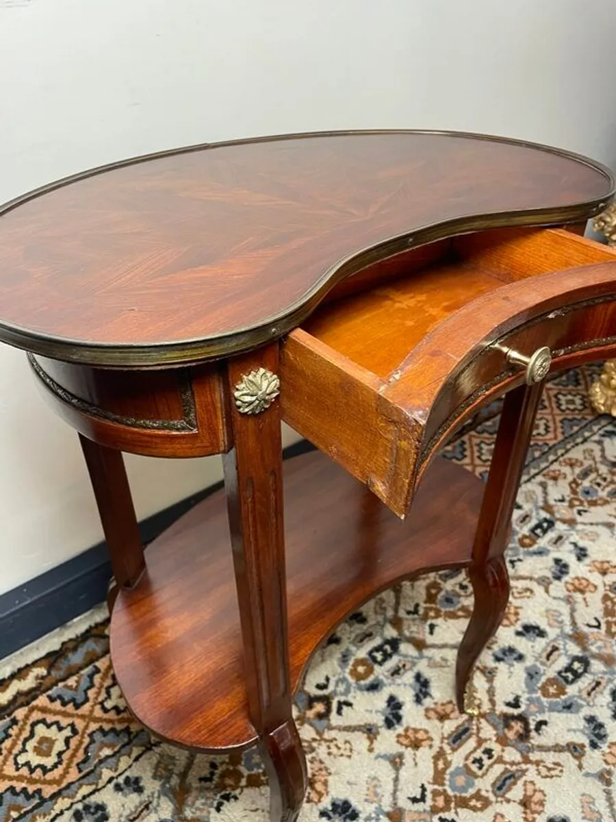 Small Kidney Shape Mahogany Veneer Side or Console Table. - Image 3