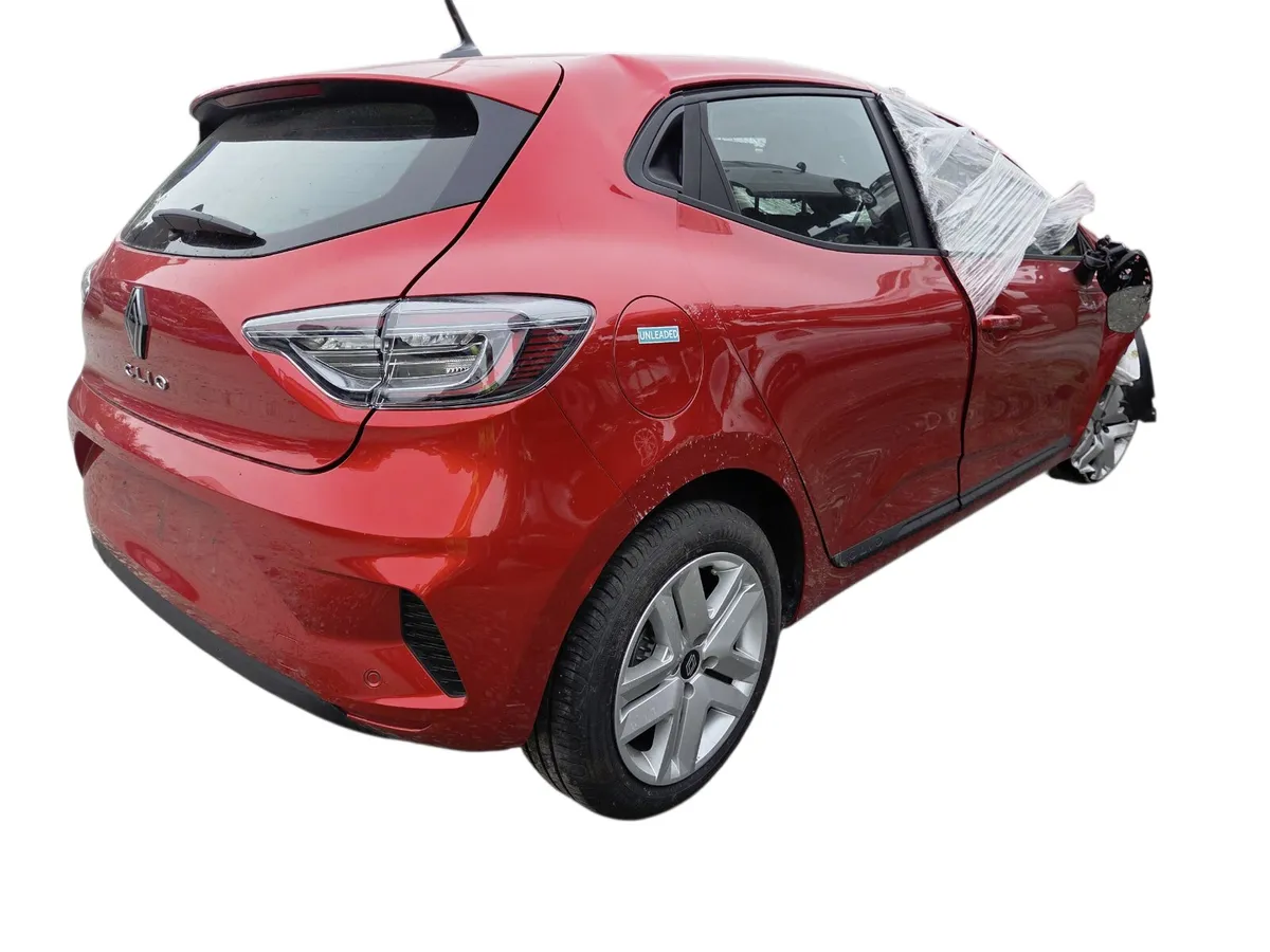 2025 RENAULT CLIO For Breaking/Dismantling - Image 3