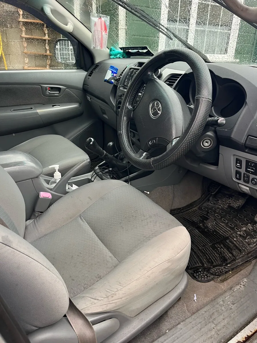 Toyota hilux - Image 3