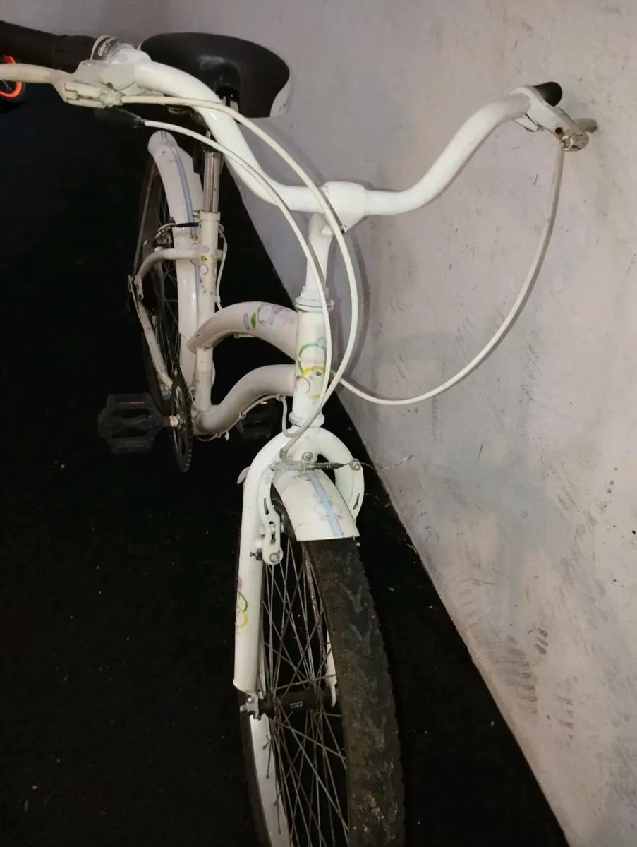 Girls 24inch bike - Image 3