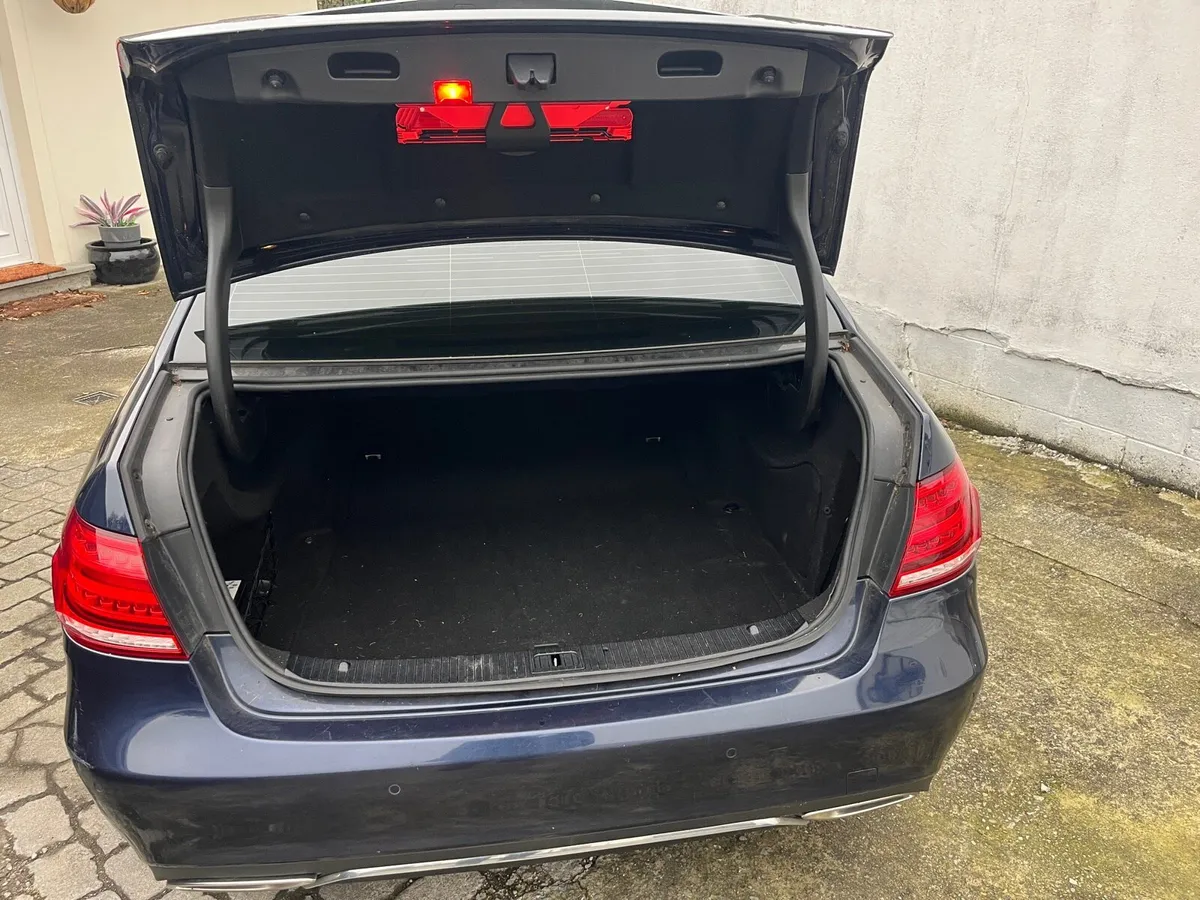 Mercedes E300 2.1 d Hybrid - Image 4