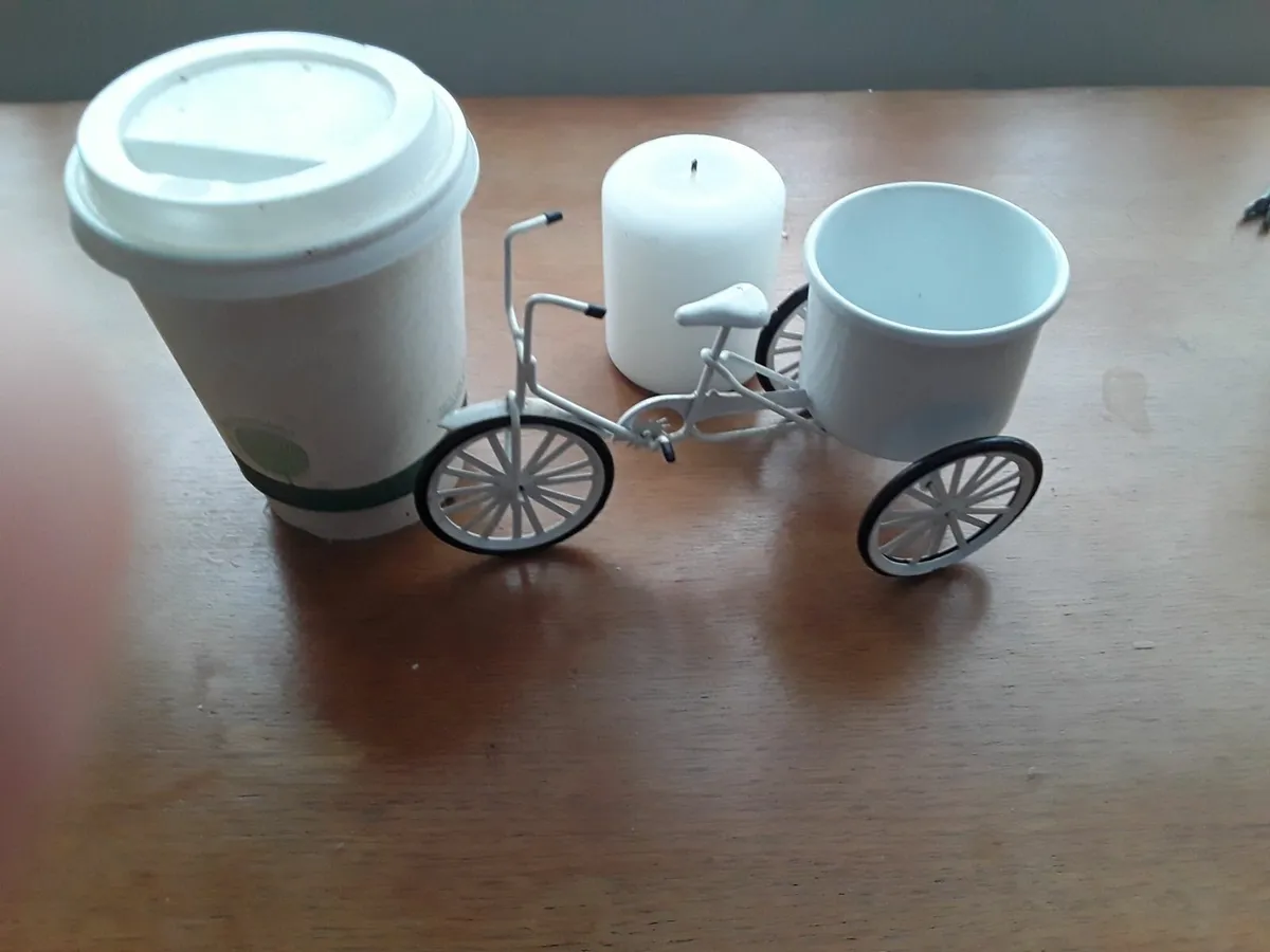 Novelty tricycle with candle - Image 3