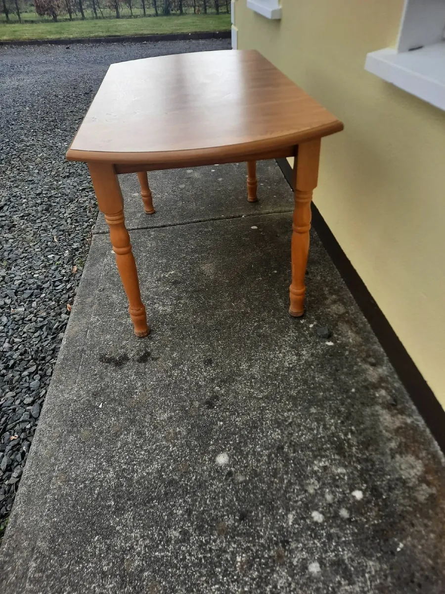 Kitchen table - Image 1