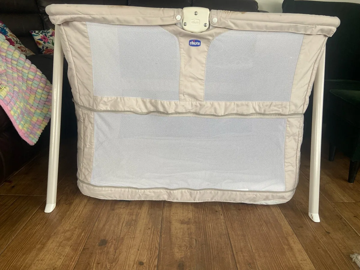 Chicco mobile/travel cot - Image 1