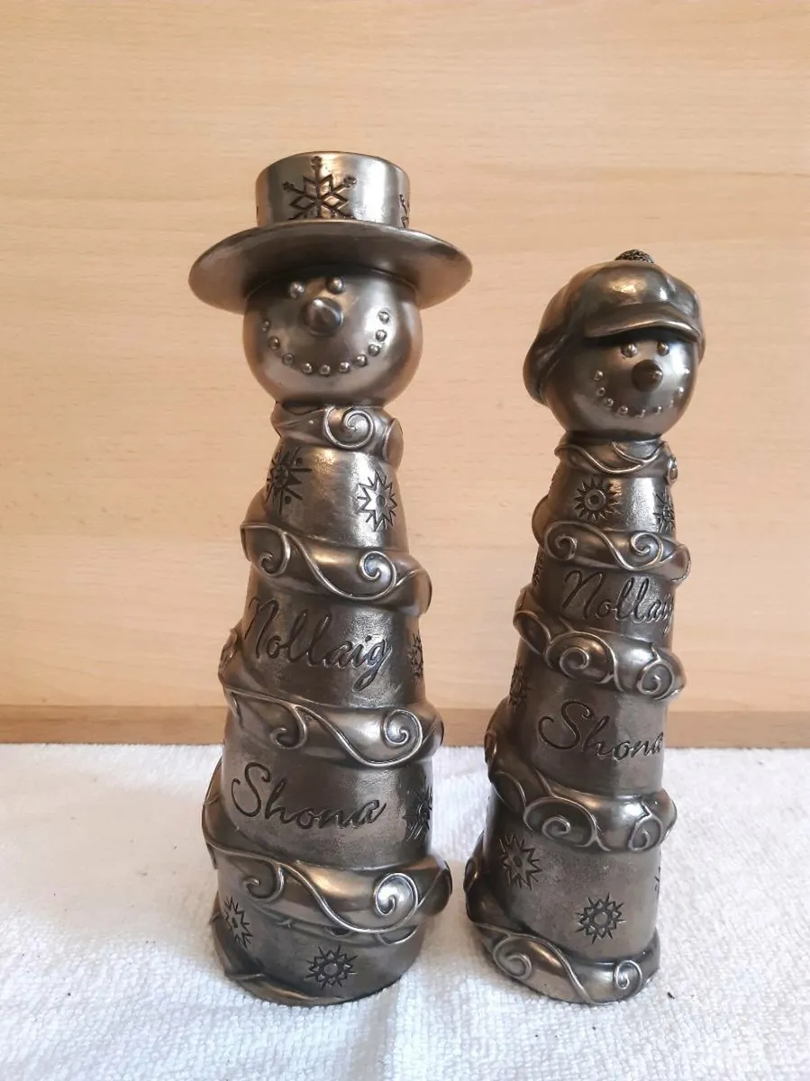 Bronze snowfamily parents