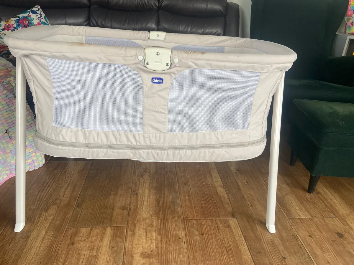 Chicco mobile/travel cot - Image 2