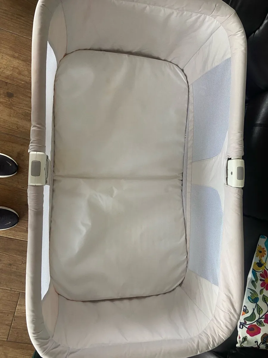 Chicco mobile/travel cot - Image 3