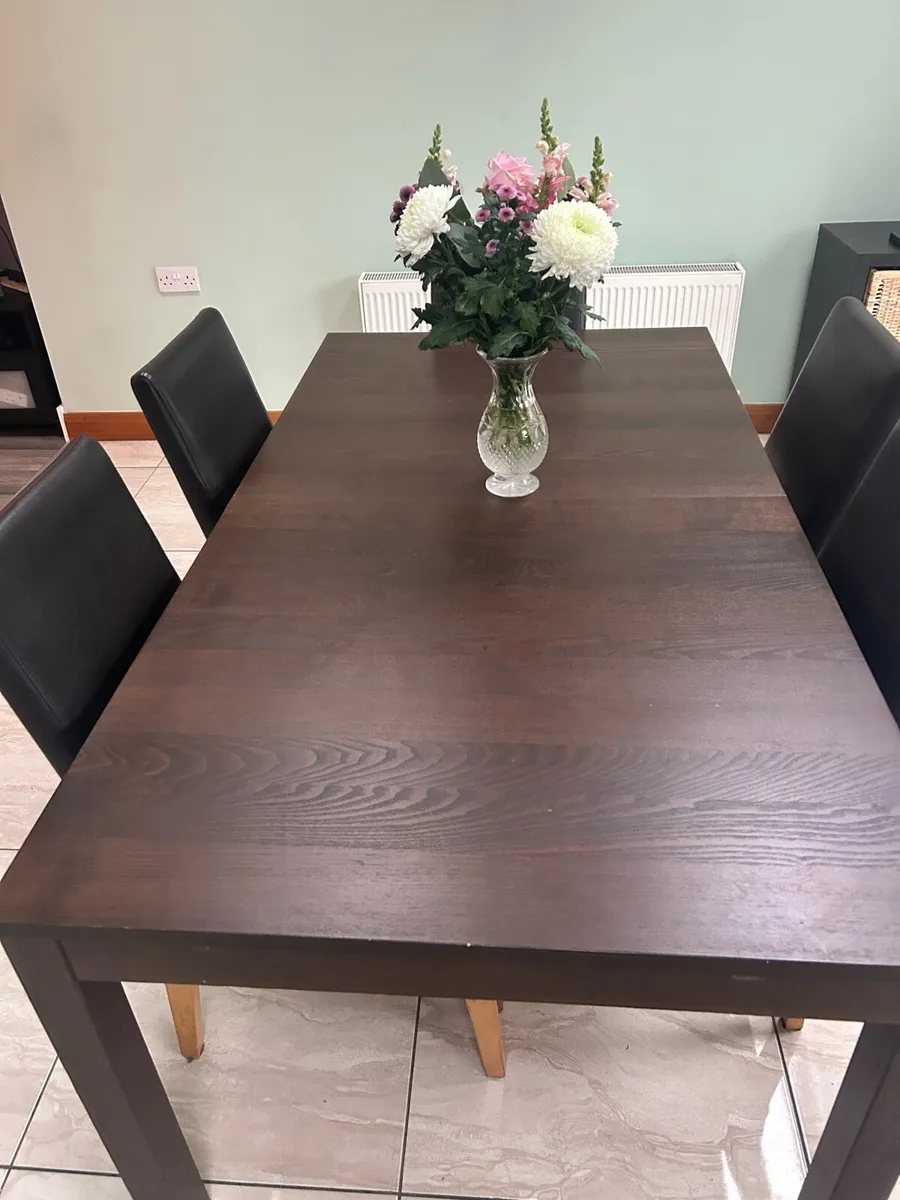 Dining room table - Image 1