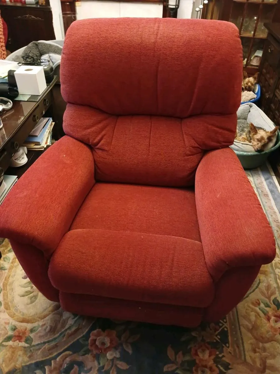 Lazy boy chair - Image 1