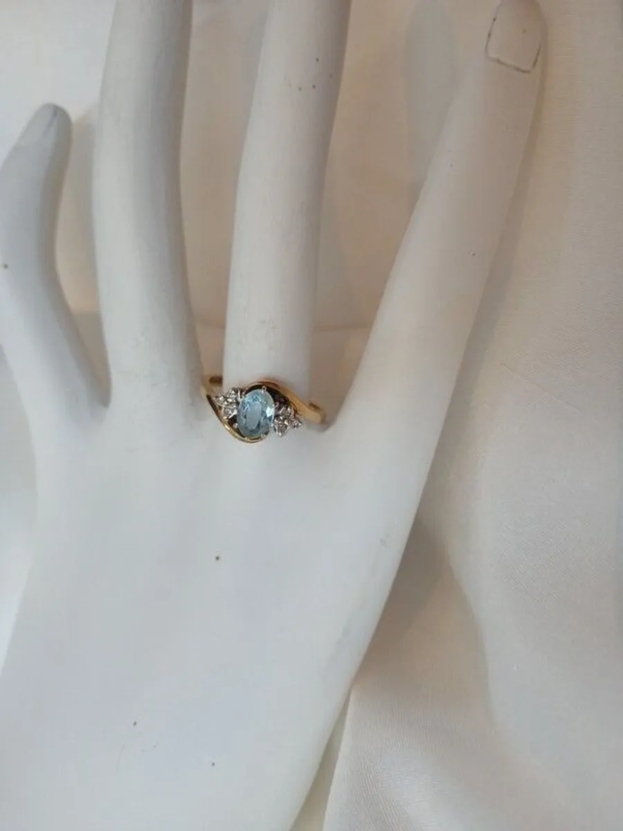 Diamond and Aquamarine Gold Ring - Image 1