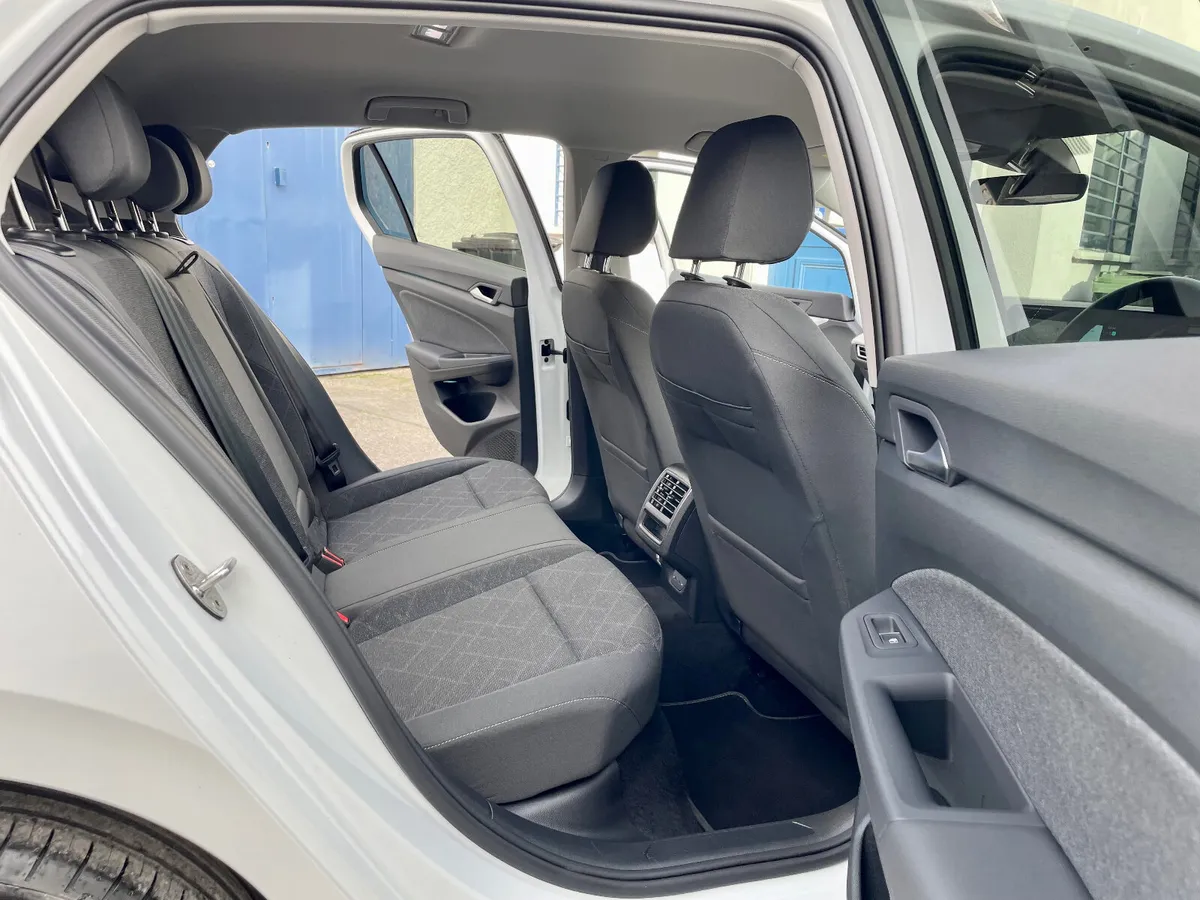 Volkswagen Golf Life 2.0TDI 115BHP Manual,2023 - Image 4