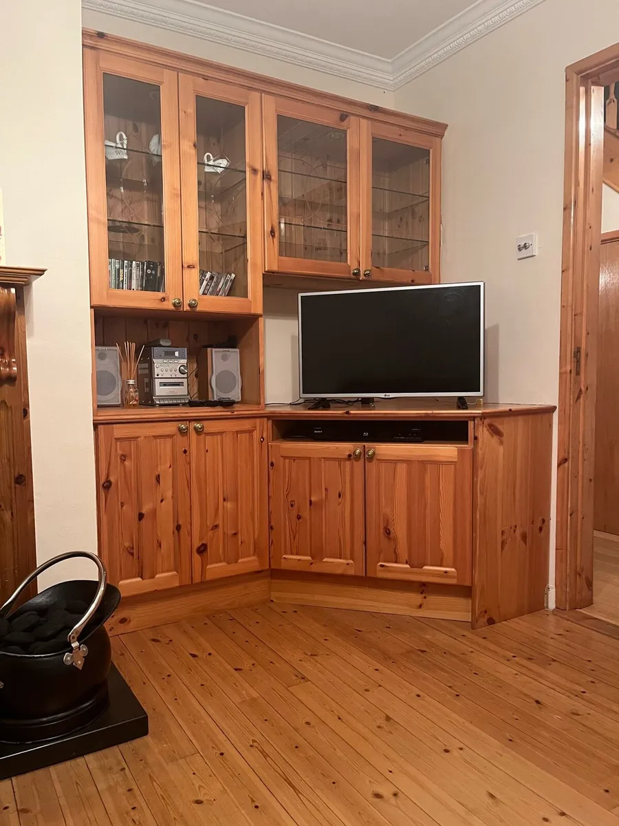 Sitting room TV & display cabinet
