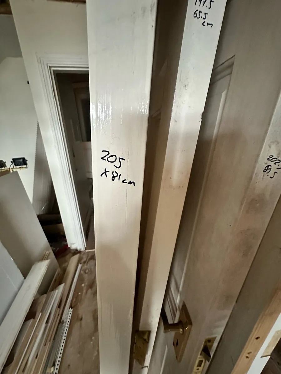 Internal Wooden Doors x 5 €50 the lot - Image 2